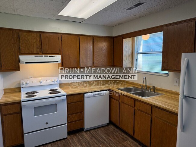 Building Photo - 1921 Meadowland Ln