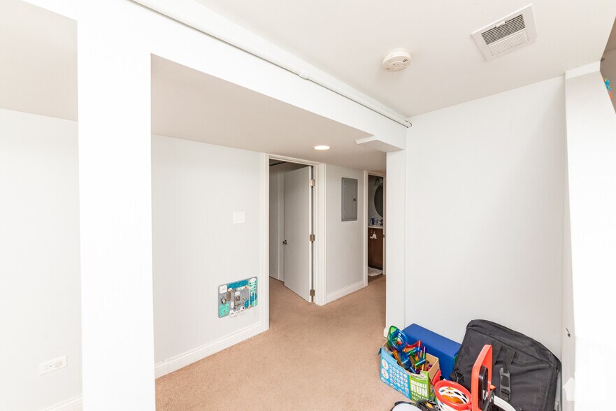 Building Photo - 2341 W Montana St