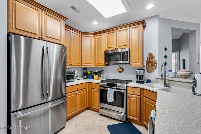 Building Photo - 33 Cooper Ave