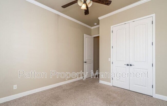 Building Photo - 7900 Shreveport Dr