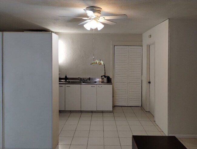 Building Photo - 810 Porter St