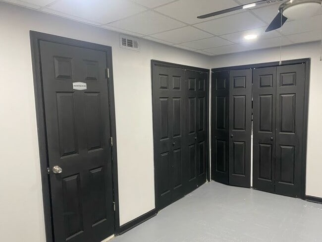 Building Photo - 8446 Willow Glen Ct