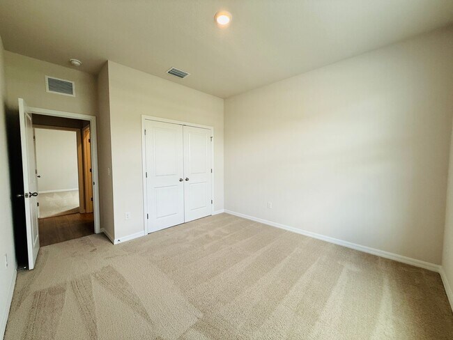 Building Photo - New built 4 bedroom 3 bath 3 car garage in Coddington Subdivision