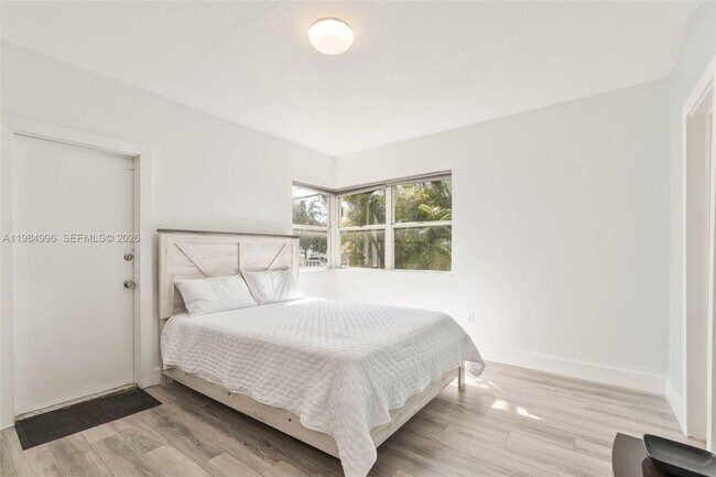 Building Photo - 1275 Marseille Dr