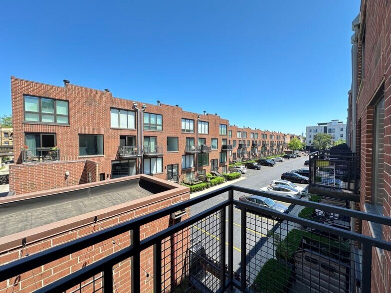 Building Photo - 853 W Grace St