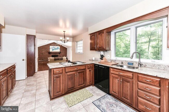 Building Photo - 8504 Shadeway Pl