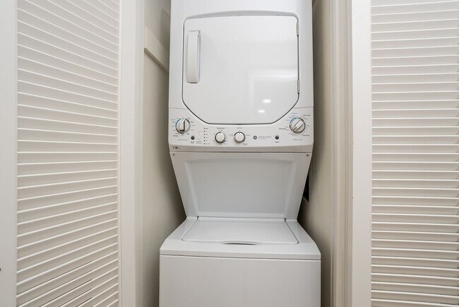 Building Photo - Charming 1 bedroom home in the Tranquil Casitas De La Costa Community.