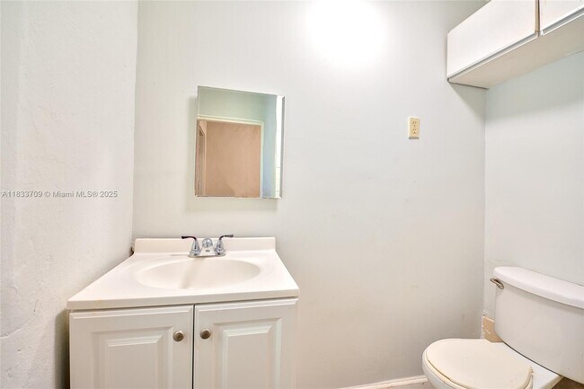 Building Photo - 6130 SW 32nd St