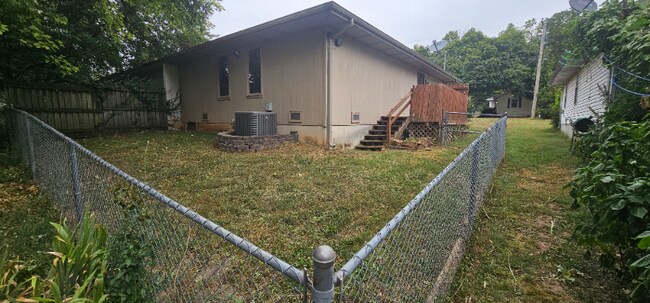 Building Photo - 1022 W Catalpa St