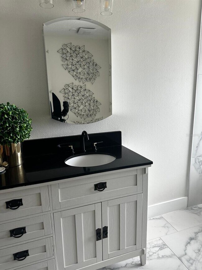 Building Photo - 2652 Hawthorne Ln