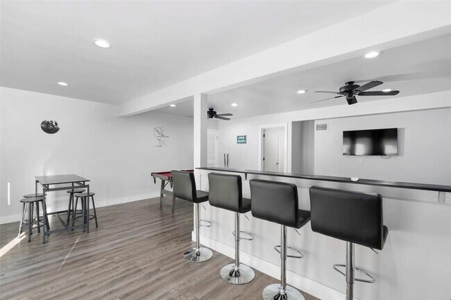 Building Photo - 6509 Sunstrip Dr