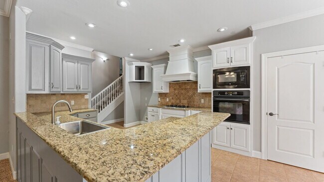 Building Photo - Luxury Bentonville Home with Private Saltwater Pool