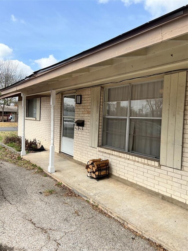 Building Photo - 8311 Hathaway Dr