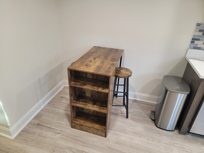 Building Photo - 401 S Ann St