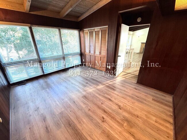 Building Photo - Great Home Located in Monterey Neighborhoo...