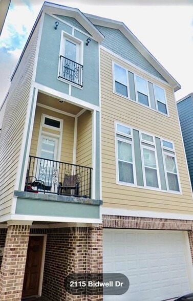 Building Photo - 2115 Bidwell Dr