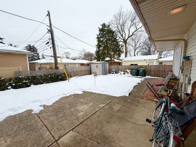 Building Photo - 2909 Oakton St