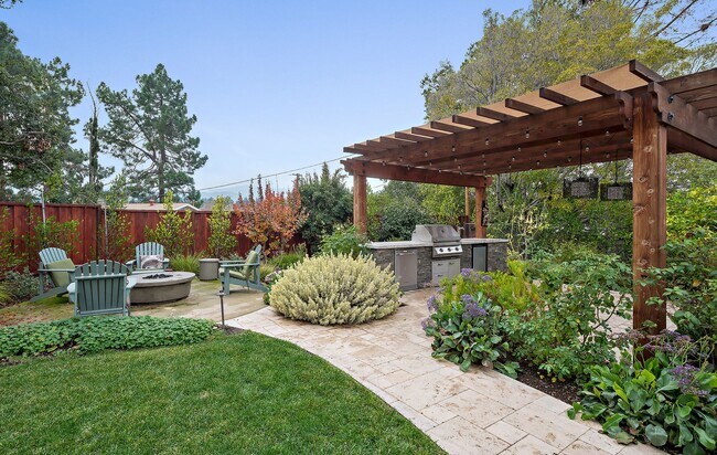 Building Photo - Beautiful 4/2 Executive Home with Cupertin...