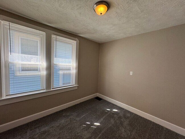 Building Photo - 733 Orange St