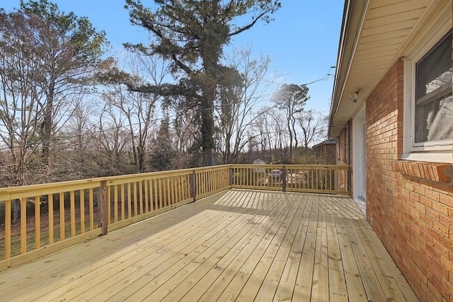 Building Photo - 534 Rosewood Dr