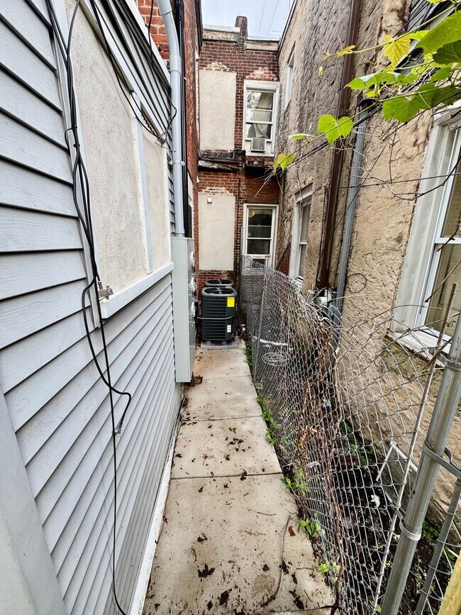 Building Photo - 4504 N Uber St