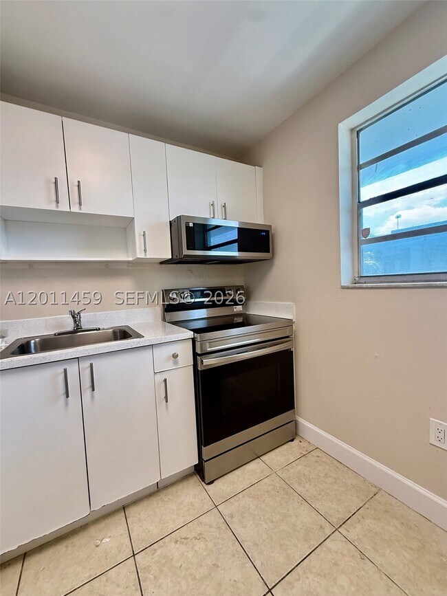 Building Photo - 1755 W 60th St