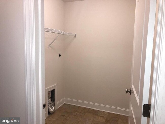 Building Photo - 120 Woodwinds Dr