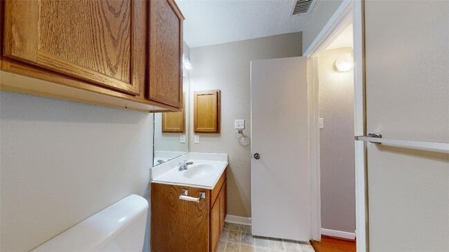 Building Photo - 505 Camp Ct