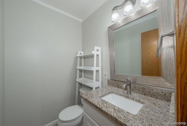 Building Photo - 41415 Harvard Dr