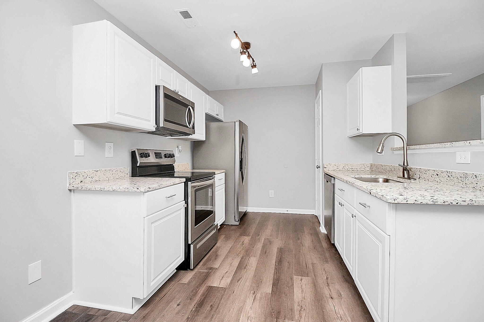 Building Photo - 3530 Crestridge Dr