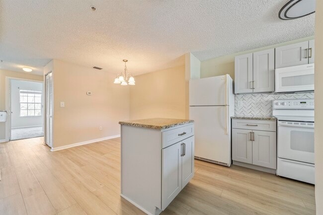 Building Photo - 4000 Grande Vista Blvd