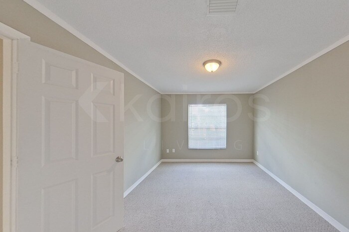 Building Photo - 308 Wildwood Dr