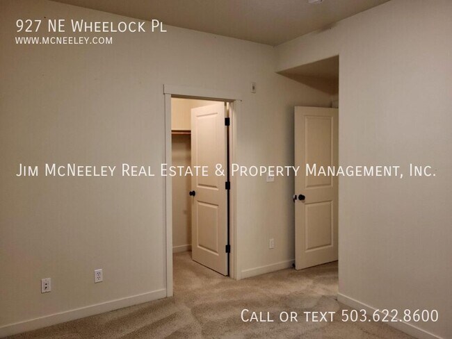 Building Photo - 927 NE Wheelock Pl