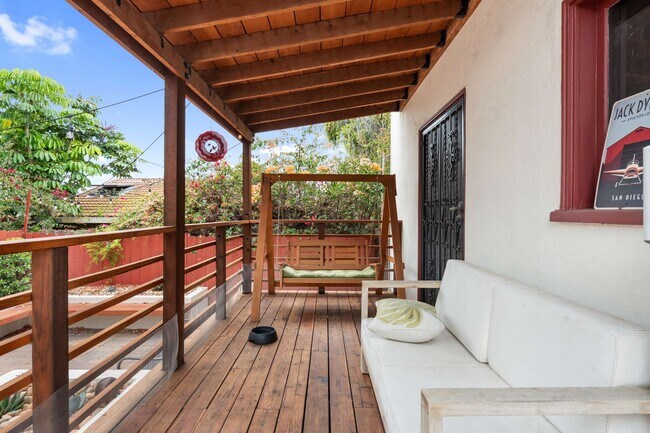 Building Photo - Historic Charm Meets Modern Living – Stunning 5 Bedroom Home on Iconic Myrtle Avenue