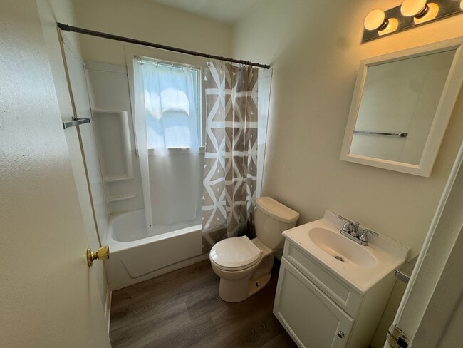 Building Photo - All Utilities Studio across from Kiwanis Park – $850