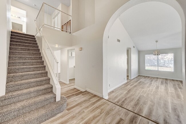 Building Photo - Spacious Henderson Four Bedroom!