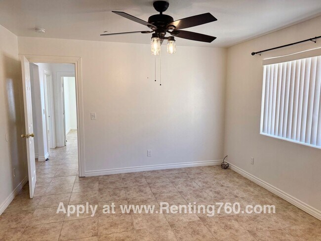 Building Photo - 3 Bed 2 Bath Home With Scenic Desert Views