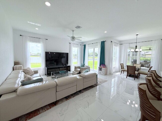 Building Photo - 5 Bedroom and 6 Bathroom, Lake view House