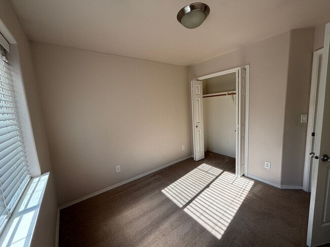 Building Photo - 3 Bedroom 2.5 Bath Two Story Duplex