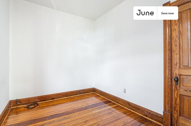 Building Photo - 3134 N Southport Ave