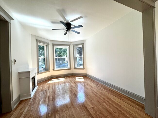 Building Photo - 2424 N Mozart St