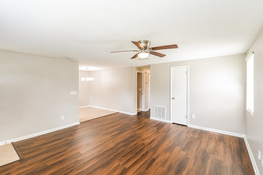 Building Photo - 2834 Tanglewood Blvd