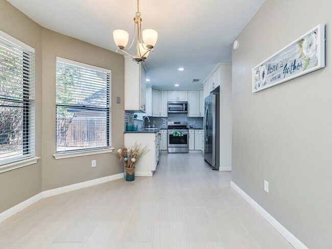 Building Photo - 12328 Thompkins Dr