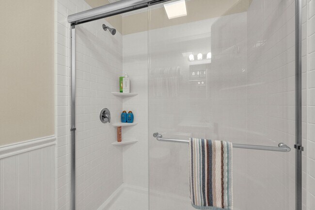 Building Photo - Furnished Off-Season 3bd/2ba Coastal Retreat with Screened Porch & Private Parking
