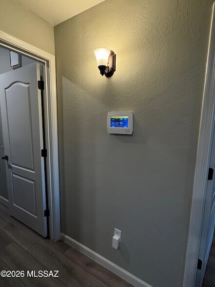 Building Photo - 2550 E River Rd