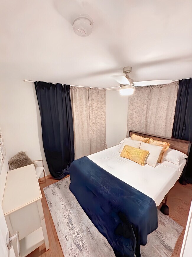 Building Photo - 5847 Sunshine Dr