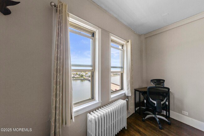 Building Photo - 400 Deal Lake Dr