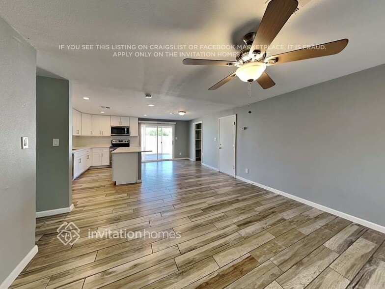 Building Photo - 14430 N 41st Ct