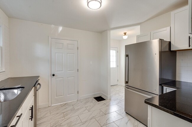 Building Photo - 2/ 1 Home for Rent!