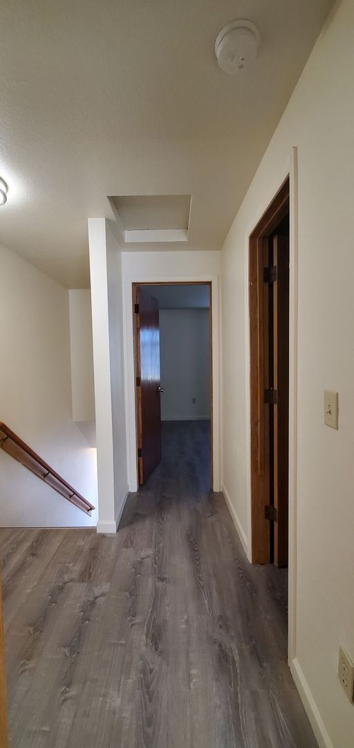 Building Photo - Beautifully Renovated 2 Bed 1.5 Bath Townh...